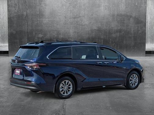 2024 Toyota Sienna XLE 8 Passenger