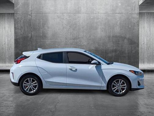 2020 Hyundai Veloster 2