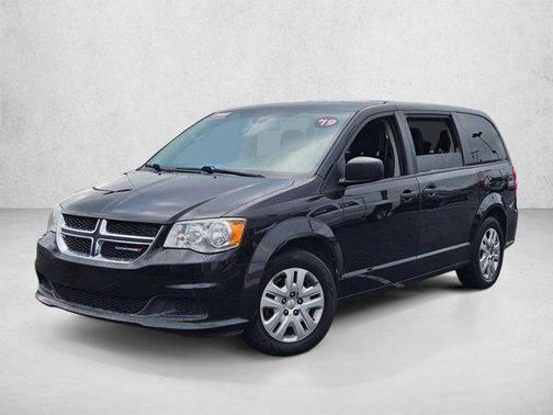 Black Onyx Crystal Pearlcoat 2019 Dodge Grand Caravan SE