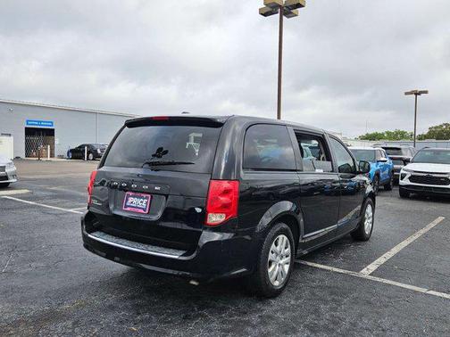 Black Onyx Crystal Pearlcoat 2019 Dodge Grand Caravan SE