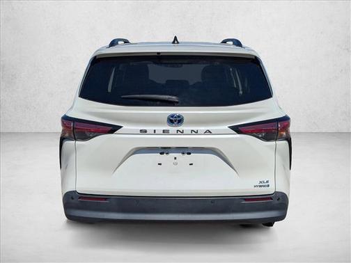 2021 Toyota Sienna XLE 8 Passenger