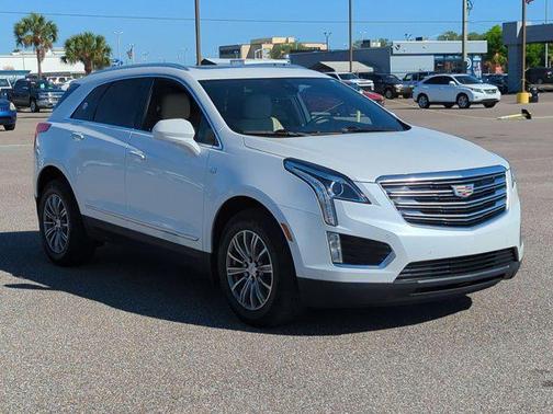 Crystal White Tricoat 2017 Cadillac XT5 Luxury