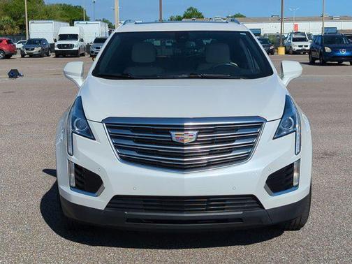 Crystal White Tricoat 2017 Cadillac XT5 Luxury