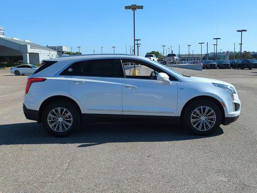 Crystal White Tricoat 2017 Cadillac XT5 Luxury