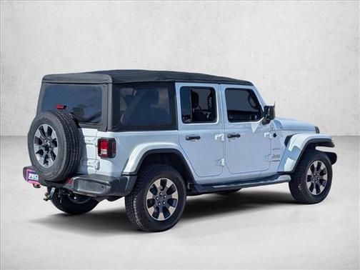 Bright White Clearcoat 2018 Jeep Wrangler Unlimited Sahara