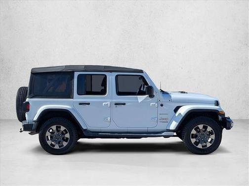 Bright White Clearcoat 2018 Jeep Wrangler Unlimited Sahara