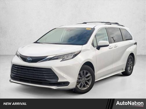 2022 Toyota Sienna LE