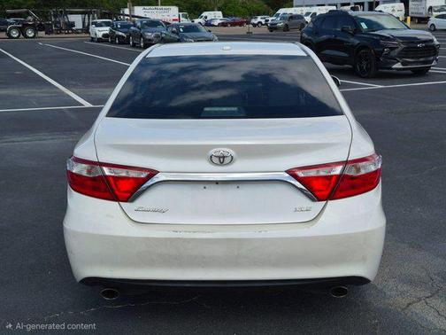 Blizzard Pearl 2017 Toyota Camry XLE