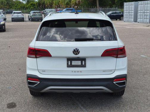 White 2023 Volkswagen Taos 1.5T SE