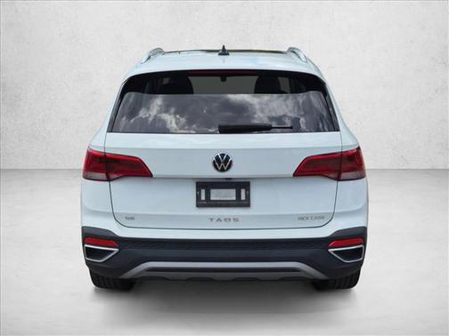 White 2023 Volkswagen Taos 1.5T SE