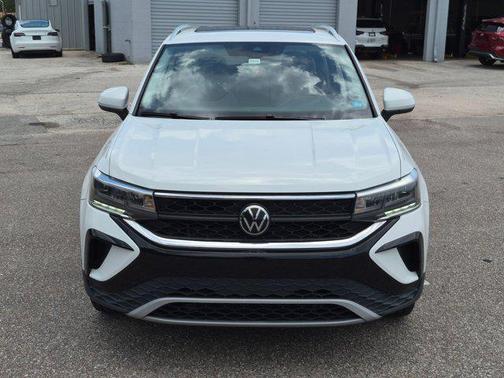 White 2023 Volkswagen Taos 1.5T SE