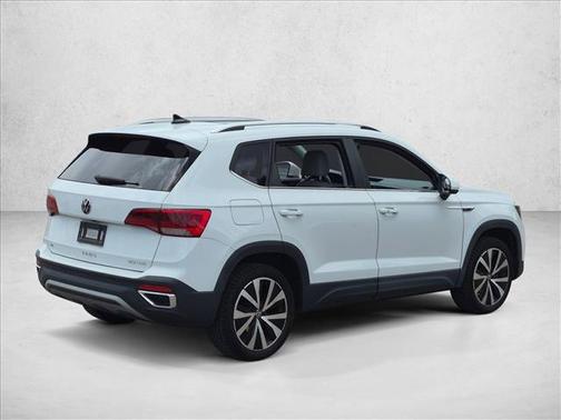 White 2023 Volkswagen Taos 1.5T SE