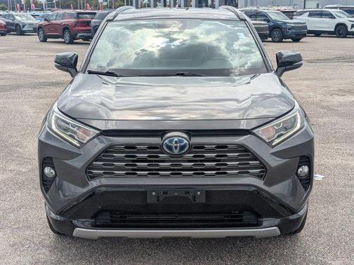 2020 Toyota RAV4 Hybrid SE