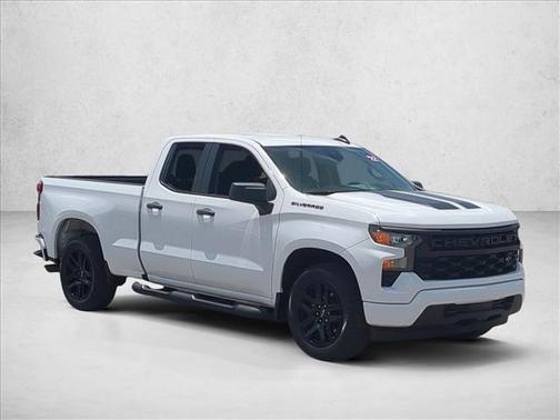 Summit White 2022 Chevrolet Silverado 1500 Custom