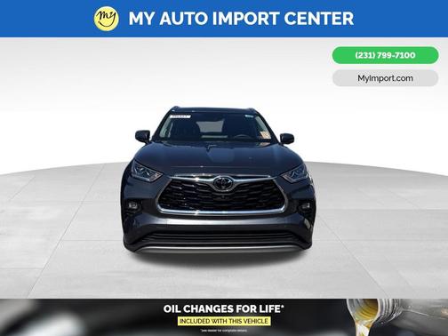 Magnetic Gray Metallic 2025 Toyota Highlander Hybrid Platinum