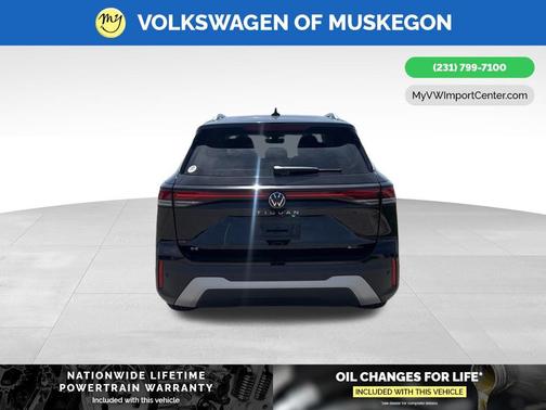 Deep Black Pearl 2026 Volkswagen Tiguan 2.0T SE 4MOTION