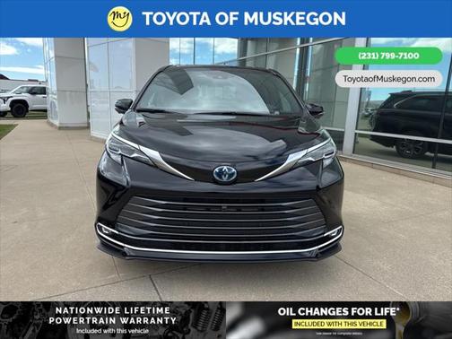 2025 Toyota Sienna Platinum 7 Passenger