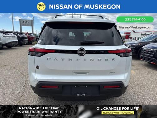 2025 Nissan Pathfinder SV