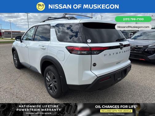 2025 Nissan Pathfinder SV