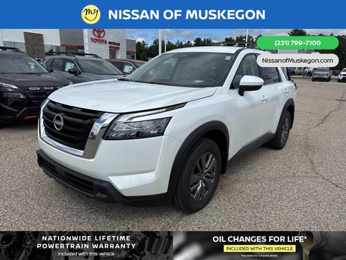 2025 Nissan Pathfinder SV