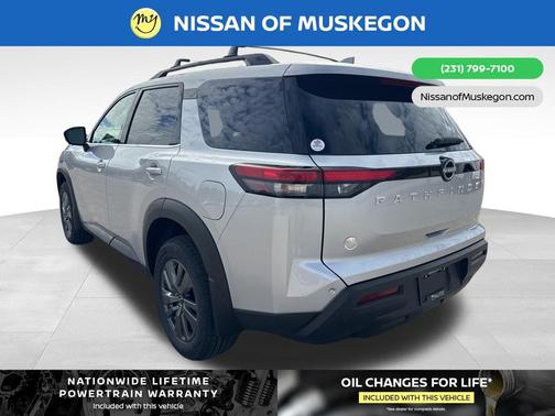 2025 Nissan Pathfinder SV