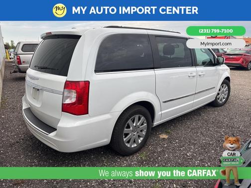 2016 Chrysler Town & Country Touring