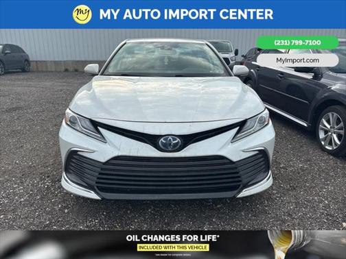 2022 Toyota Camry Hybrid XLE