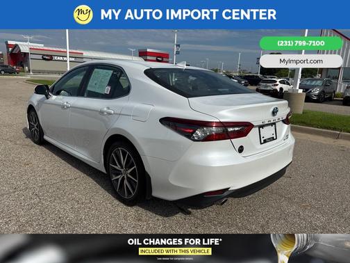 2022 Toyota Camry Hybrid XLE