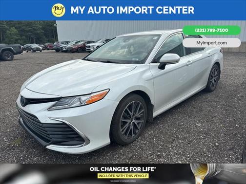 2022 Toyota Camry Hybrid XLE