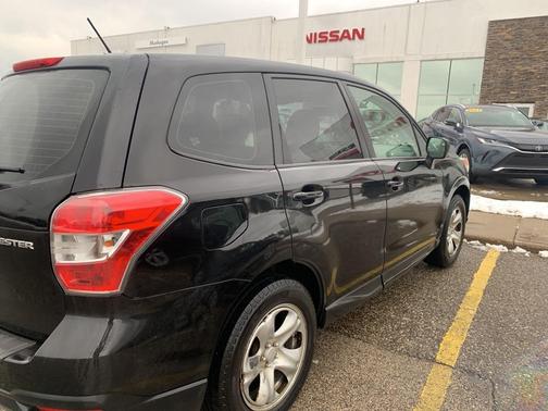 Photo 4 of 5 of 2014 Subaru Forester 2.5i