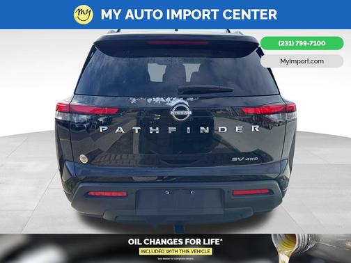 2022 Nissan Pathfinder SV