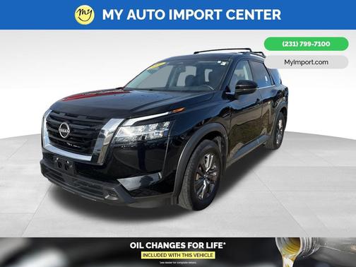 2022 Nissan Pathfinder SV