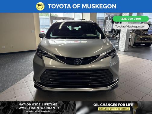 2025 Toyota Sienna Platinum 7 Passenger