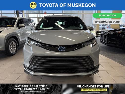 2025 Toyota Sienna Woodland Edition