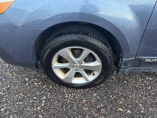 2013 Subaru Outback 2.5i Limited