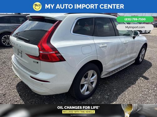 2022 Volvo XC60 B5 Momentum