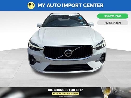 2022 Volvo XC60 B5 Momentum