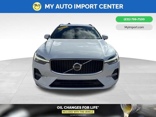2022 Volvo XC60 B5 Momentum