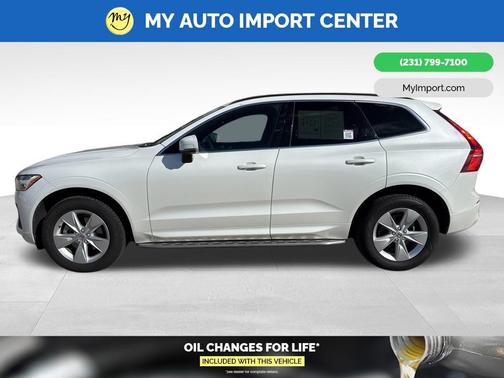 2022 Volvo XC60 B5 Momentum