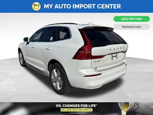 2022 Volvo XC60 B5 Momentum