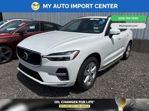 2022 Volvo XC60 B5 Momentum