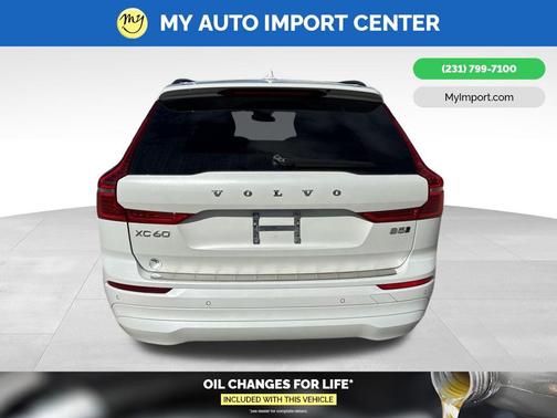 2022 Volvo XC60 B5 Momentum