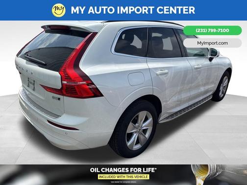 2022 Volvo XC60 B5 Momentum