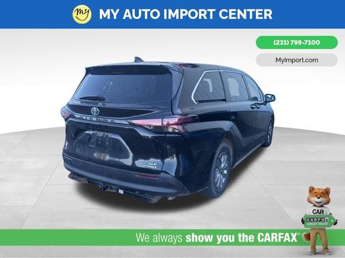 Midnight Black Metallic 2022 Toyota Sienna XLE
