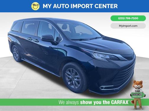 Midnight Black Metallic 2022 Toyota Sienna XLE