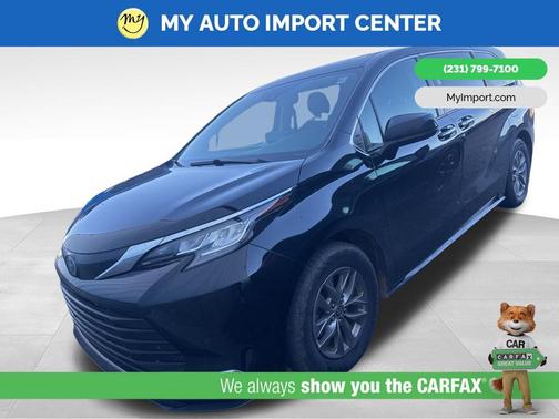 Midnight Black Metallic 2022 Toyota Sienna XLE