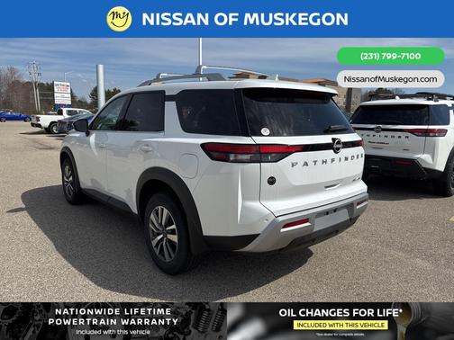 2025 Nissan Pathfinder SL