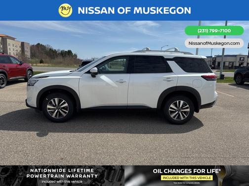 2025 Nissan Pathfinder SL
