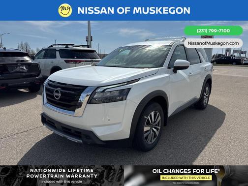 2025 Nissan Pathfinder SL