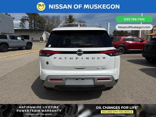 2025 Nissan Pathfinder SL